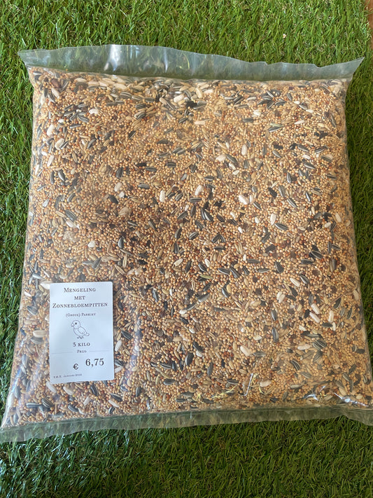 Grote parkieten mengeling met zonnepitten - Cura-Nutritio | Diervoeding & Meststoffen & Bakmixen